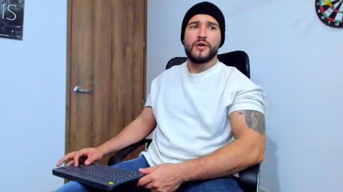 Snapshot of andrewdiaz_ chatting on 10-11-25, 04:22 Andrew Diaz online show from 10-11-25, 04:22