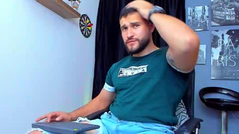 Snapshot of andrewdiaz_ chatting on 10-20-25, 06:14 Andrew Diaz online show from 10-20-25, 06:14