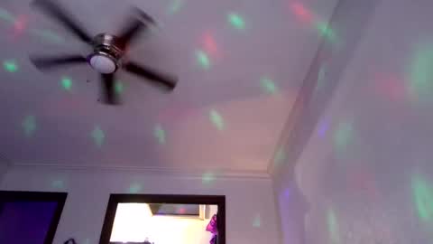 Snapshot of andrewgennie chatting on 11-18-25, 06:56 andrewgennie online show from 11-18-25, 06:56