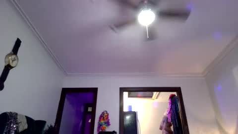 Snapshot of andrewgennie chatting on 11-30-25, 04:05 andrewgennie online show from 11-30-25, 04:05