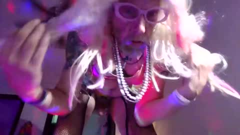 Snapshot of andrewgennie chatting on 12-05-25, 07:39 andrewgennie online show from 12-05-25, 07:39