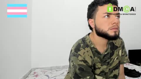 Snapshot of androgynous_love chatting on 01-19-25, 07:15 hugeclit online show from 01-19-25, 07:15