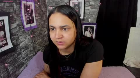 Snapshot of andrys_hot chatting on 05-14-26, 11:33 Andrys online show from 05-14-26, 11:33