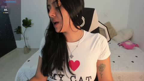 Snapshot of andy05hernandez_ chatting on 01-19-25, 04:33  independet online show from 01-19-25, 04:33