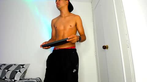 Snapshot of andy_0018 chatting on 01-25-25, 08:21 Andy online show from 01-25-25, 08:21