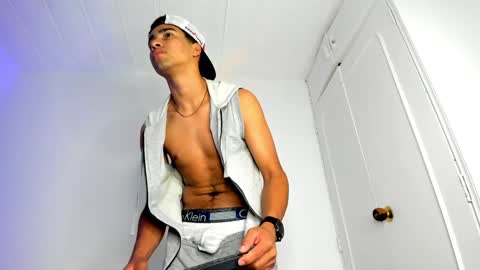 Snapshot of andy_0018 chatting on 01-28-25, 07:11 Andy online show from 01-28-25, 07:11