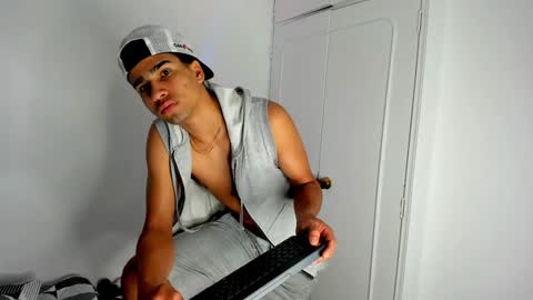 Snapshot of andy_0018 chatting on 01-29-25, 07:57 Andy online show from 01-29-25, 07:57