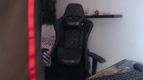 andy_dan1 online show from 12-03-24, 09:56