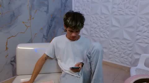 andy_dan1 online show from 04-04-26, 07:55