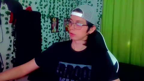 Snapshot of andy_gray01 chatting on 09-21-25, 03:13 Andy Gray online show from 09-21-25, 03:13