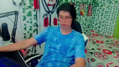 Snapshot of andy_gray01 chatting on 04-19-26, 06:10 Andy Gray online show from 04-19-26, 06:10