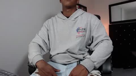 andy_smith333 online show from 03-09-25, 11:35