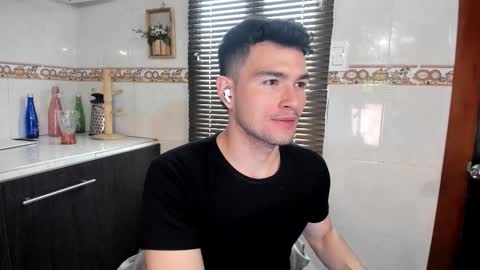 Snapshot of andy_vera chatting on 12-17-25, 01:55 Andy online show from 12-17-25, 01:55