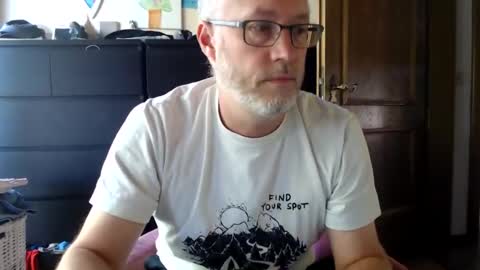 Snapshot of andyberg8 chatting on 09-18-25, 02:19 Andy online show from 09-18-25, 02:19