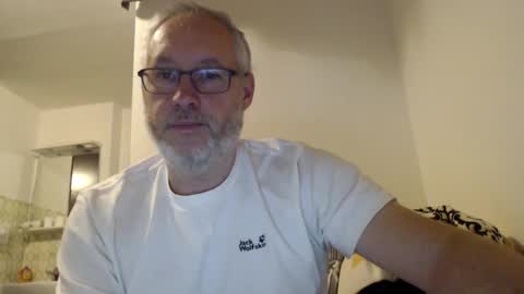 Snapshot of andyberg8 chatting on 10-27-25, 11:31 Andy online show from 10-27-25, 11:31