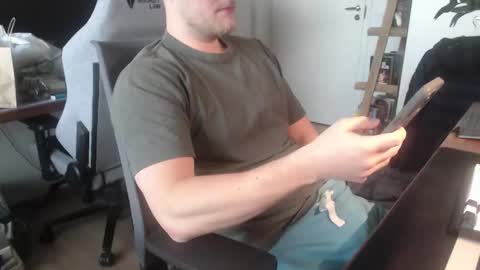 andycandy1994 online show from 11-23-25, 09:31