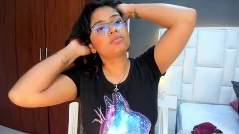 Snapshot of andyel2017 chatting on 04-09-26, 01:27 Andy D online show from 04-09-26, 01:27