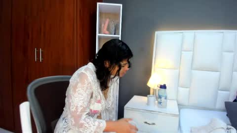 Snapshot of andyel2017 chatting on 05-04-26, 02:24 Andy D online show from 05-04-26, 02:24