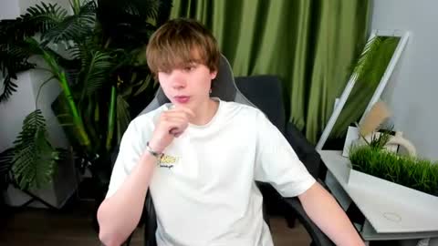 Snapshot of andyjey_ chatting on 06-25-26, 07:07 Mandy and Andy online show from 06-25-26, 07:07