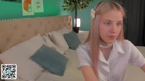 Snapshot of anellyball_ chatting on 06-02-26, 09:33 Anelly online show from 06-02-26, 09:33