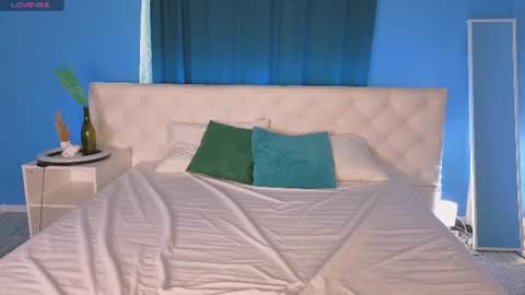 Snapshot of anellyball_ chatting on 06-16-26, 01:08 Anelly online show from 06-16-26, 01:08