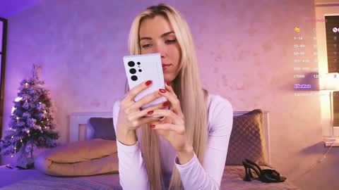 Snapshot of anette_belorie chatting on 12-25-24, 06:19 Anna online show from 12-25-24, 06:19