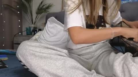 Snapshot of ange1ok chatting on 07-20-26, 01:57 ange1ok online show from 07-20-26, 01:57