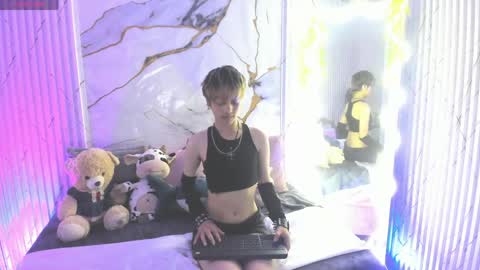 Snapshot of angeel_tay chatting on 06-07-26, 11:47 angeel_tay online show from 06-07-26, 11:47