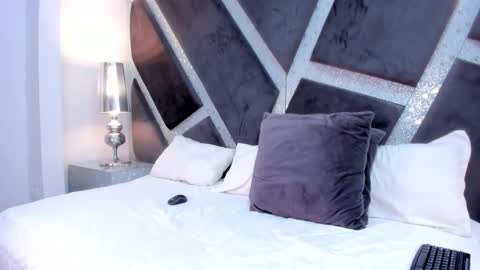 Snapshot of angel__stone chatting on 06-09-26, 12:06 Angel online show from 06-09-26, 12:06