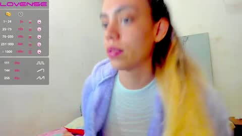 Snapshot of angel_blondie_ chatting on 10-01-25, 02:28 Anglica online show from 10-01-25, 02:28