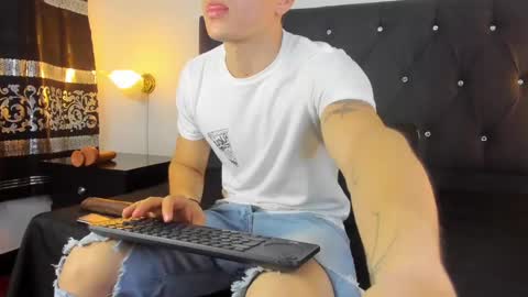 Angel Cuervo online show from 02-15-25, 12:43