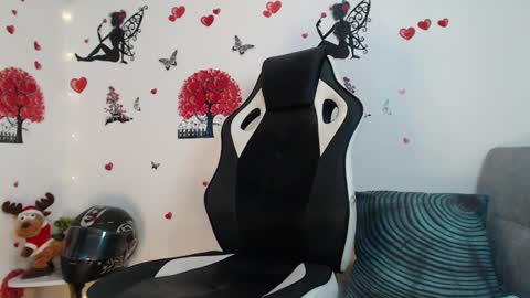 Snapshot of angel_curl chatting on 01-25-25, 09:57 Angel Curl online show from 01-25-25, 09:57