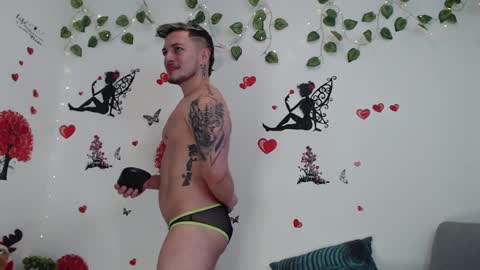 Snapshot of angel_curl chatting on 02-17-25, 01:42 Angel Curl online show from 02-17-25, 01:42