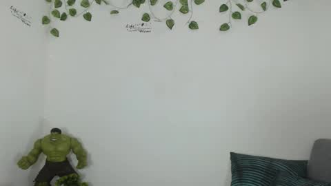 Snapshot of angel_curl chatting on 11-21-25, 09:35 Angel Curl online show from 11-21-25, 09:35