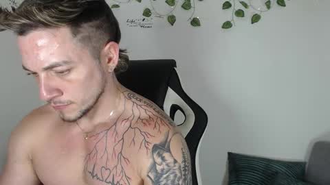 Snapshot of angel_curl chatting on 11-27-25, 09:28 Angel Curl online show from 11-27-25, 09:28