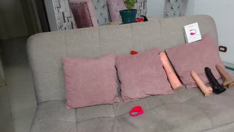 Snapshot of angel_dreamx chatting on 06-26-26, 10:25 Hanna online show from 06-26-26, 10:25