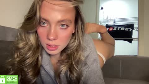 Snapshot of angel_from_sky chatting on 12-14-24, 12:23 Greetings Jess online show from 12-14-24, 12:23