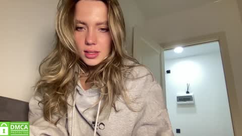 Snapshot of angel_from_sky chatting on 01-13-25, 10:14 Greetings Jess online show from 01-13-25, 10:14