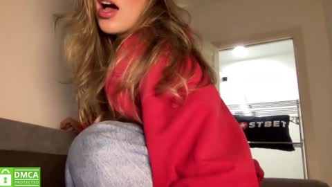 Snapshot of angel_from_sky chatting on 01-19-25, 10:50 Greetings Jess online show from 01-19-25, 10:50