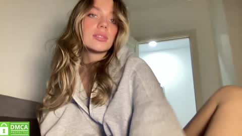 Snapshot of angel_from_sky chatting on 02-01-25, 01:09 Greetings Jess online show from 02-01-25, 01:09