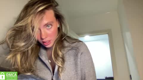 Snapshot of angel_from_sky chatting on 02-09-25, 01:46 Greetings Jess online show from 02-09-25, 01:46
