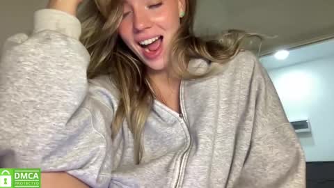 Snapshot of angel_from_sky chatting on 02-09-25, 04:50 Greetings Jess online show from 02-09-25, 04:50