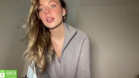 Snapshot of angel_from_sky chatting on 02-25-25, 02:54 Greetings Jess online show from 02-25-25, 02:54