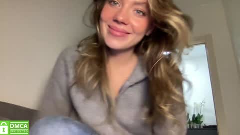 Snapshot of angel_from_sky chatting on 03-04-25, 02:10 Greetings Jess online show from 03-04-25, 02:10
