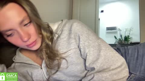 Snapshot of angel_from_sky chatting on 03-12-25, 02:45 Greetings Jess online show from 03-12-25, 02:45