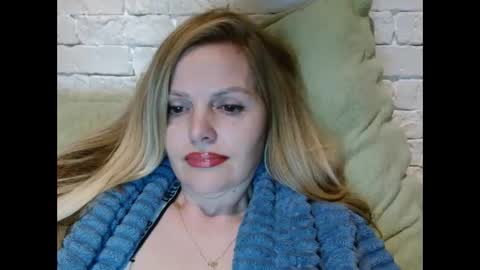 Snapshot of angel_girllovemy chatting on 11-22-25, 04:28 ANGEL online show from 11-22-25, 04:28