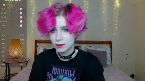 Snapshot of angel_julles chatting on 05-10-26, 09:36 Angel Dust online show from 05-10-26, 09:36