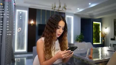 Luisa online show from 02-24-25, 02:15