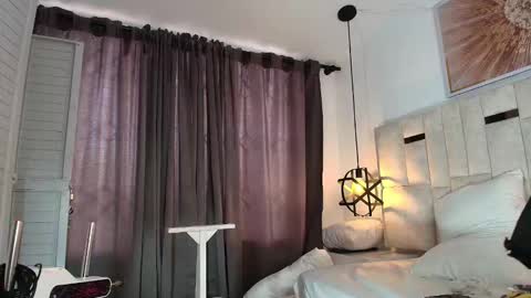 Nicolle  online show from 10-20-25, 11:32