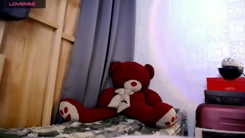 Snapshot of angel_sapphire chatting on 02-25-25, 09:57 Angel Sapphire online show from 02-25-25, 09:57